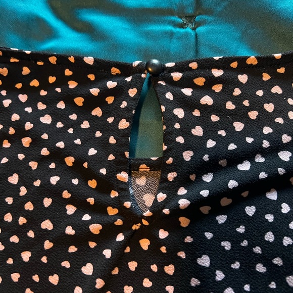 Cute 3/4 sleeve shirt. That isn’t polka dots… it is 💕 hearts - Picture 5 of 5